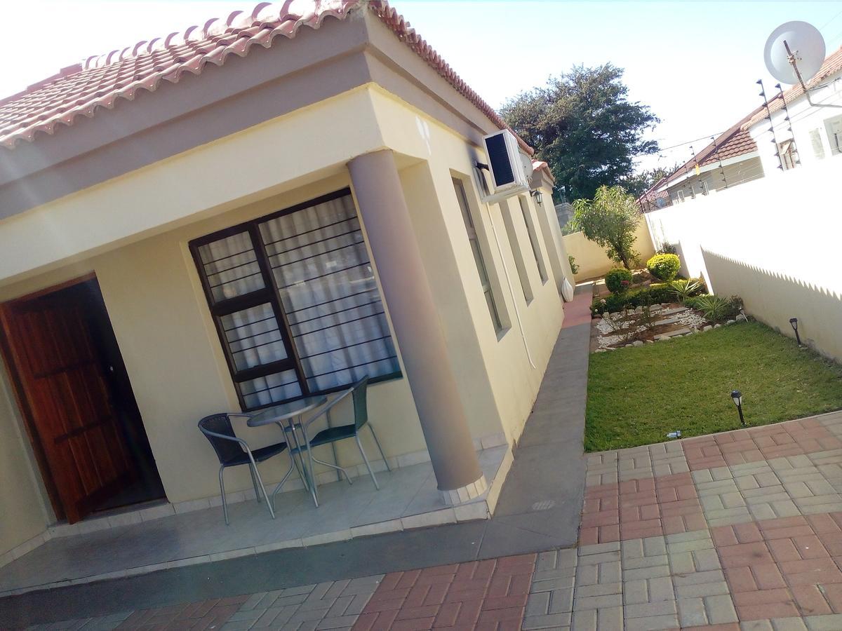 Tap'S Home Away From Home Gaborone Extérieur photo