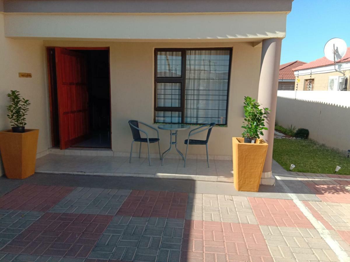 Tap'S Home Away From Home Gaborone Extérieur photo